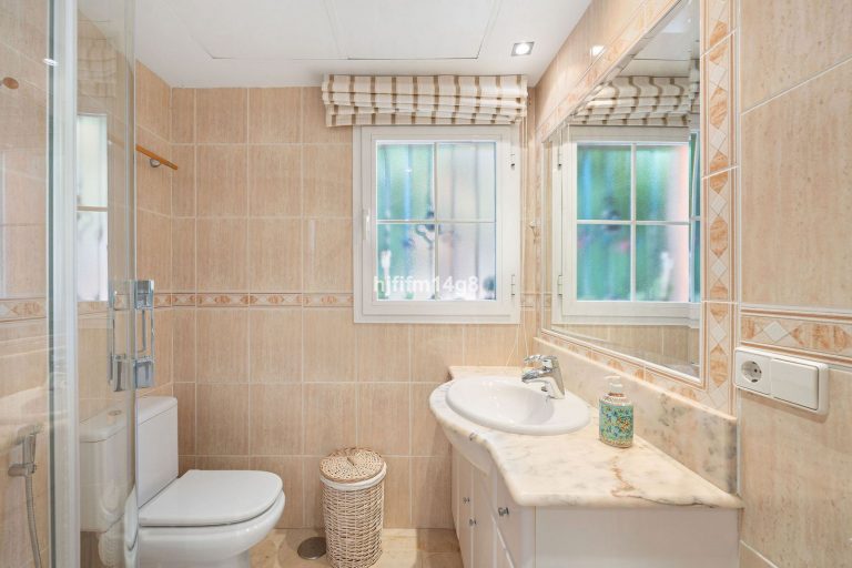 27761f84f158647c2ecffb5647976c1a - 16