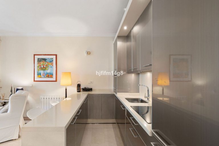 27761f84f158647c2ecffb5647976c1a - 7