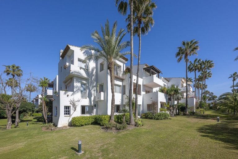 2b4ac5a5f98973bc9eabb070918b67bf - 11