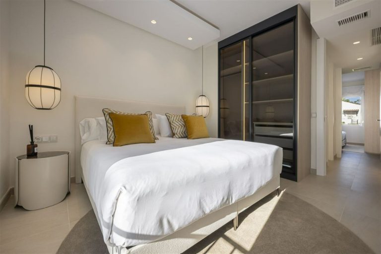 2b4ac5a5f98973bc9eabb070918b67bf - 4