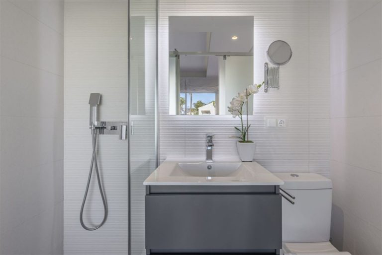 2b4ac5a5f98973bc9eabb070918b67bf - 5