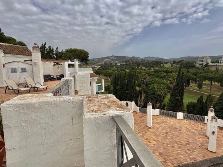 2c6630cda413bd2e446b6acf6a003e34 - 1