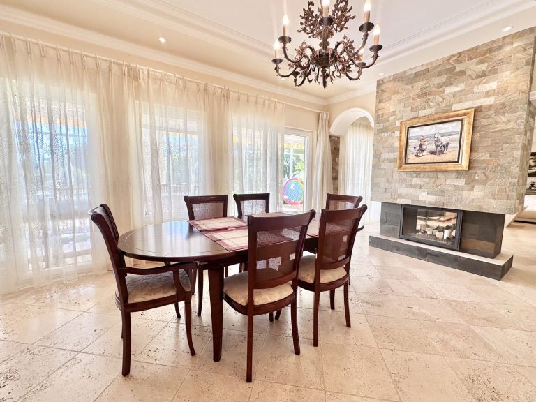 2e8a3d8cac153174778e6d154f591b49 - 11