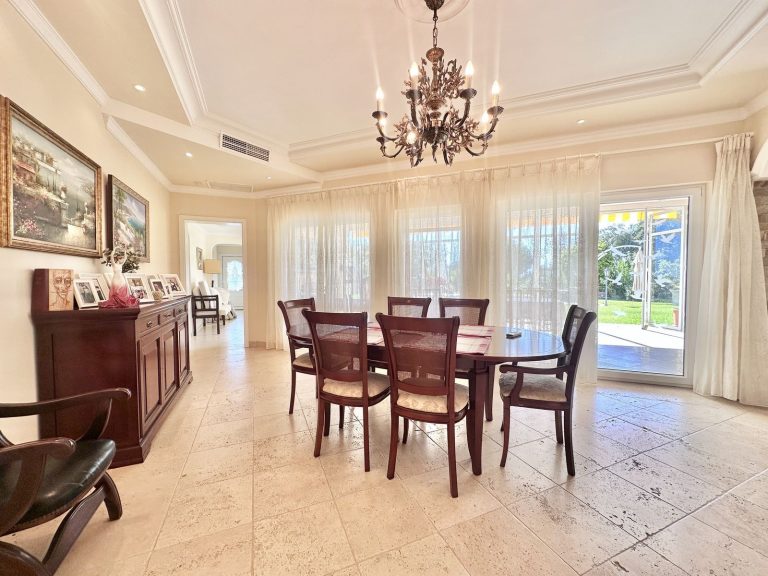 2e8a3d8cac153174778e6d154f591b49 - 12