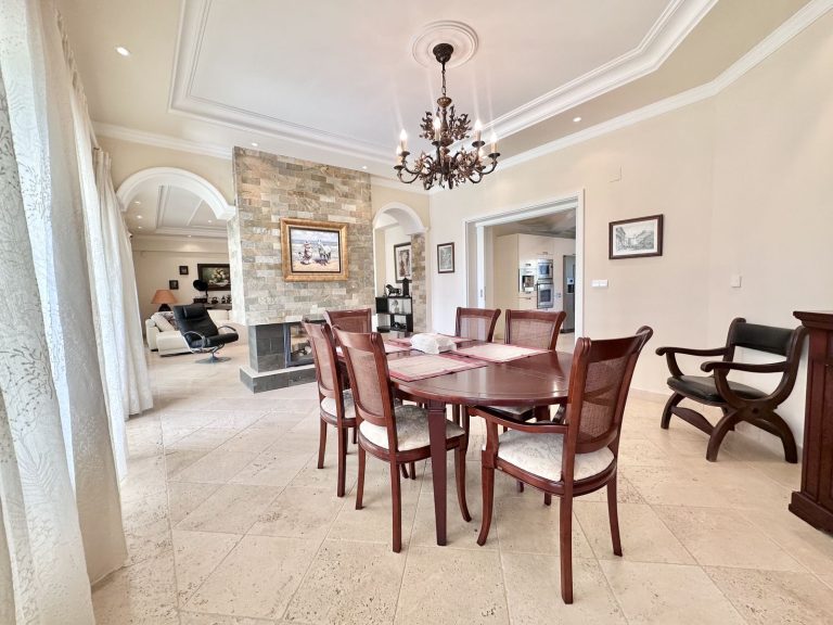 2e8a3d8cac153174778e6d154f591b49 - 13