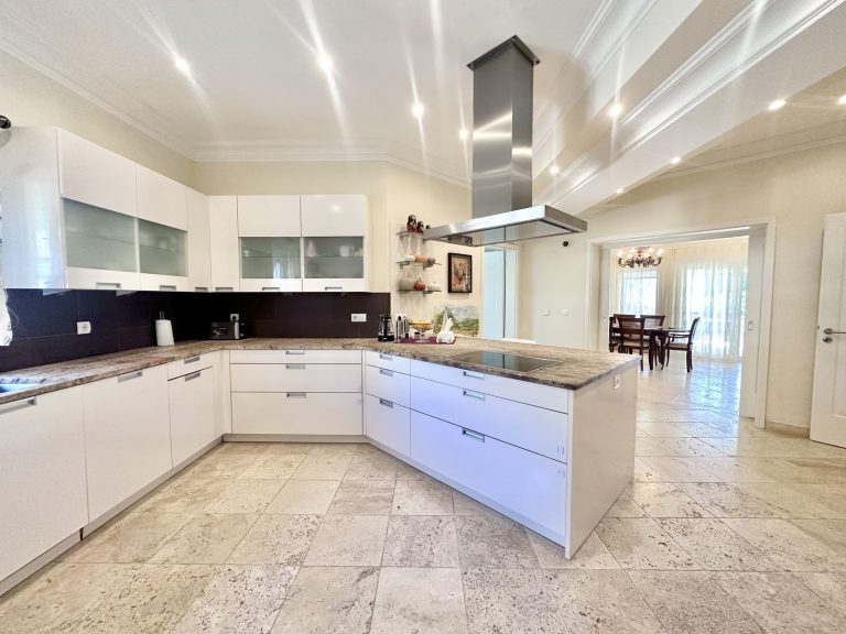 2e8a3d8cac153174778e6d154f591b49 - 16