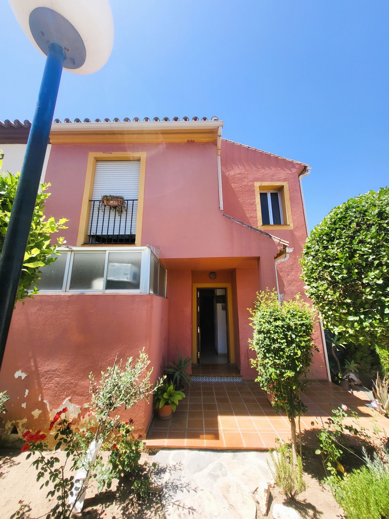 339c2b62e918fa66f4e0a21ab4e25f42 - 2