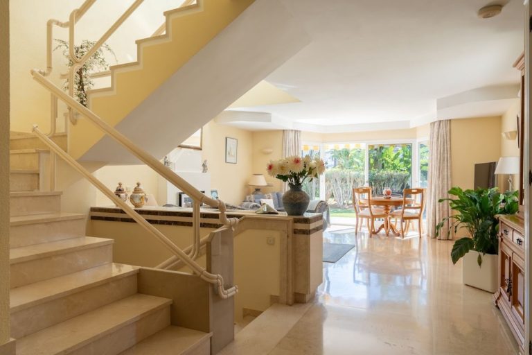 34f89164fe6880bc8f5ad6741e8ac2f9 - 12