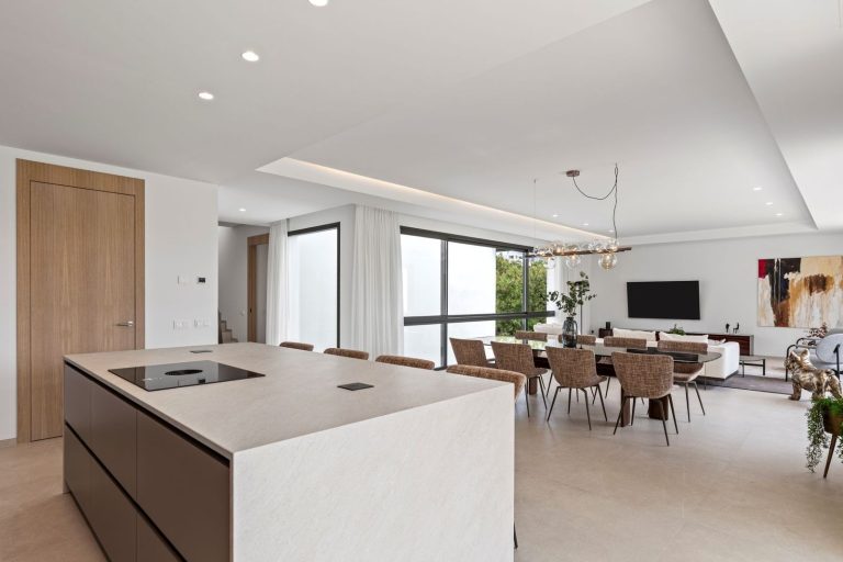 353114228175bdff9c18144732a8ff00 - 11