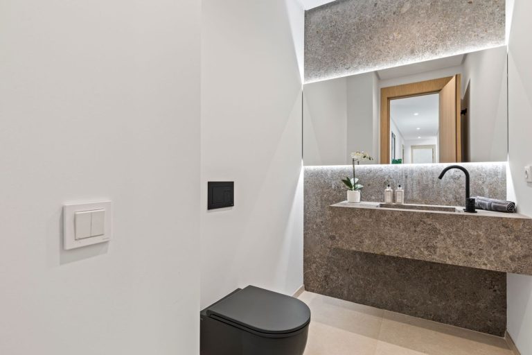 353114228175bdff9c18144732a8ff00 - 12