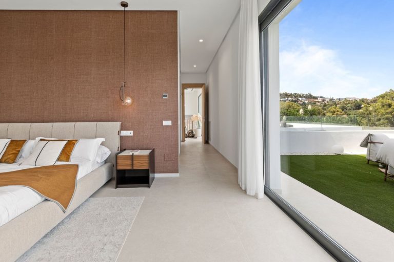 353114228175bdff9c18144732a8ff00 - 13