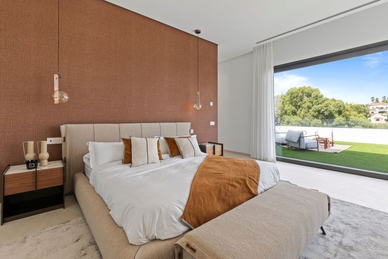 353114228175bdff9c18144732a8ff00 - 14