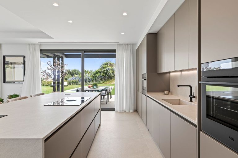 353114228175bdff9c18144732a8ff00 - 9