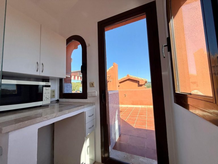 3d018f9f35a2491f656829adfe80eac8 - 12