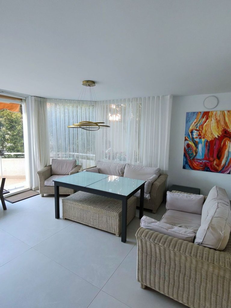 4028f2d5c8d260f9f388f3c9a65c8337 - 6