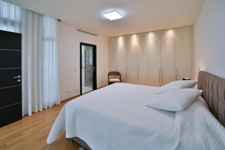 43d41177c7a0bb2c449128a74b639ad5 - 10