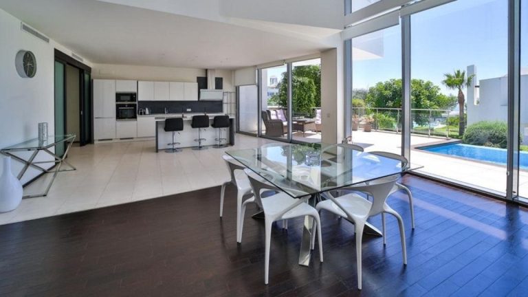 43d41177c7a0bb2c449128a74b639ad5 - 16