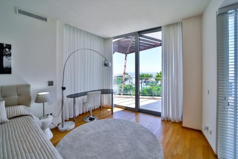 43d41177c7a0bb2c449128a74b639ad5 - 9