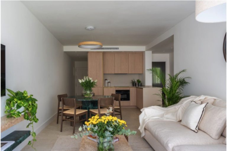 44038908ef50e9e0f1e33f508018eda4 - 2