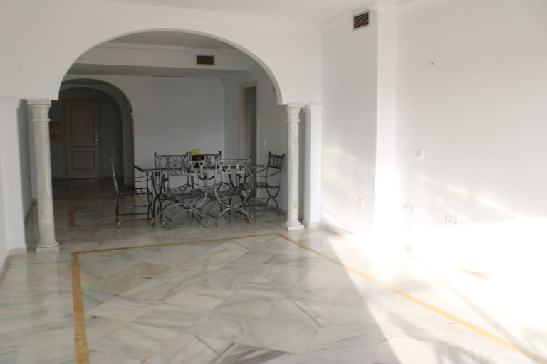 4990a7acdd560327c4611bd961f4e23a - 12