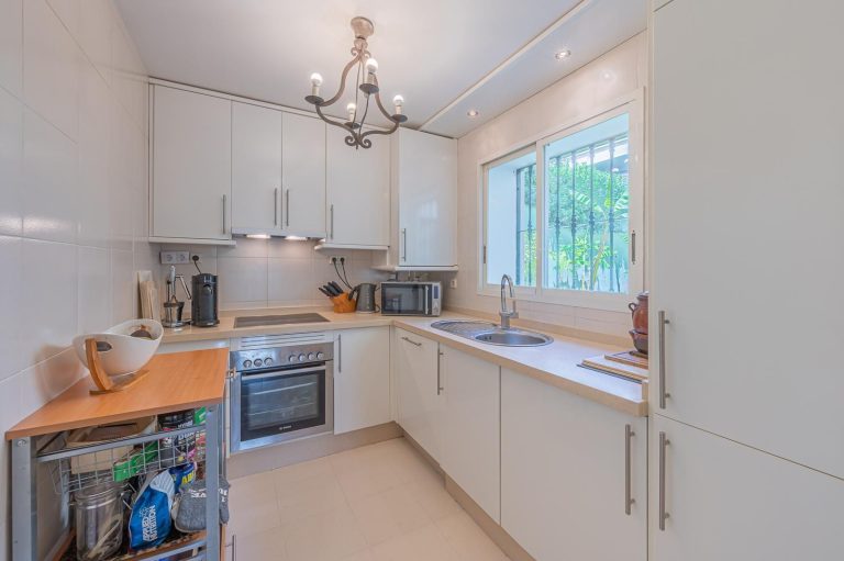 49b10904b26f7964d3ff291eb9d1d05a - 11