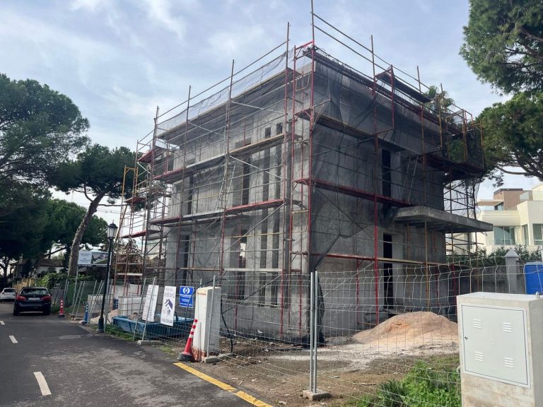 4d1c09430504f8ee54f6e7abb08dc152 - 4