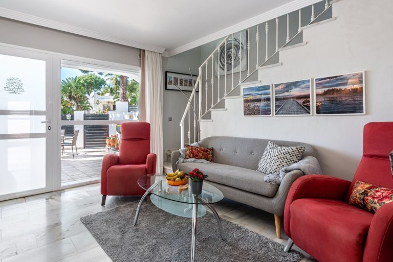 53fa8ef3af646d317f0e6ecaf4564c05 - 12