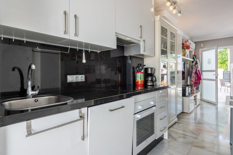 53fa8ef3af646d317f0e6ecaf4564c05 - 6