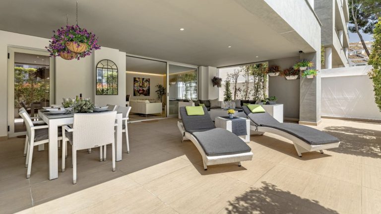 57ea6b0bd8d24fe83880b1815576301a - 1