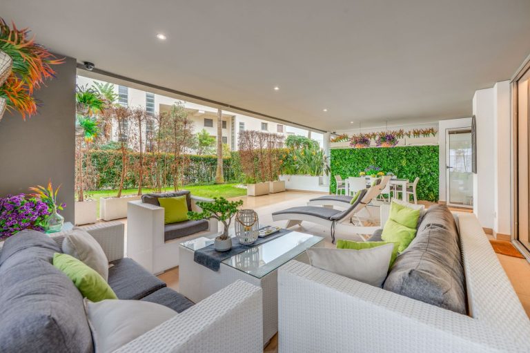 57ea6b0bd8d24fe83880b1815576301a - 11