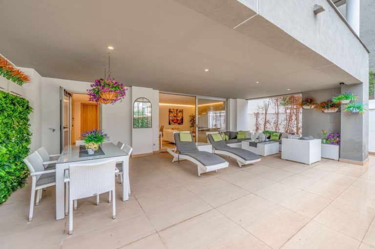 57ea6b0bd8d24fe83880b1815576301a - 12