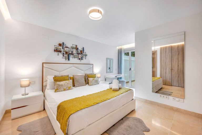 57ea6b0bd8d24fe83880b1815576301a - 14