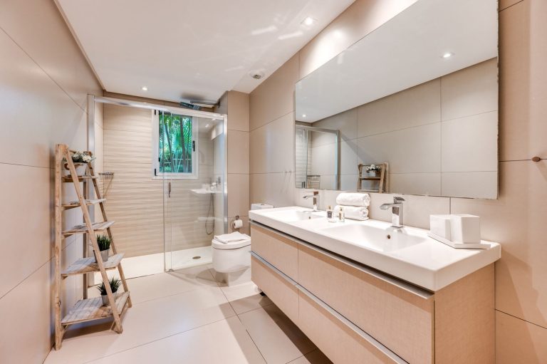 57ea6b0bd8d24fe83880b1815576301a - 16