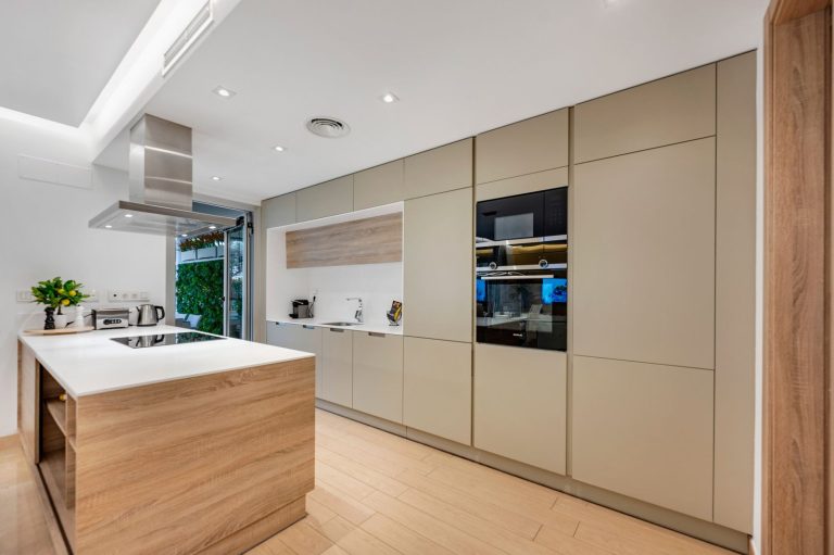 57ea6b0bd8d24fe83880b1815576301a - 6