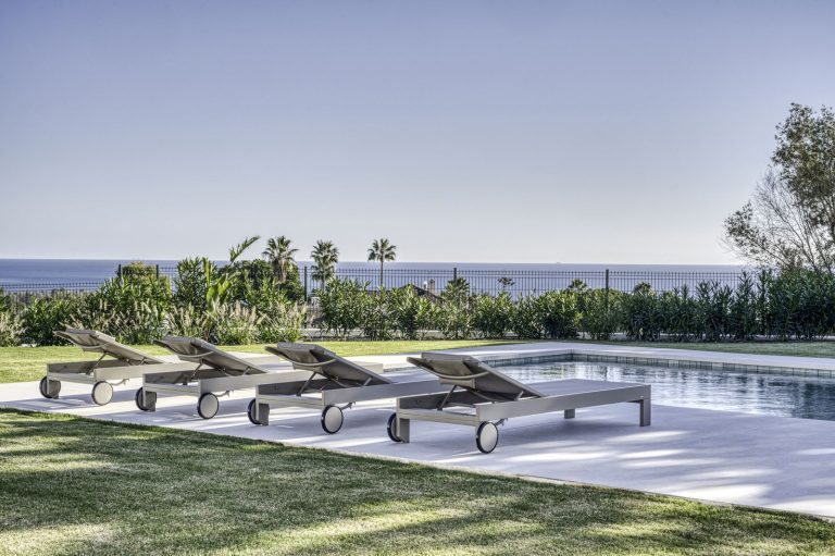 58bfe034ec32e7b70c7fe397ad49f044 - 1