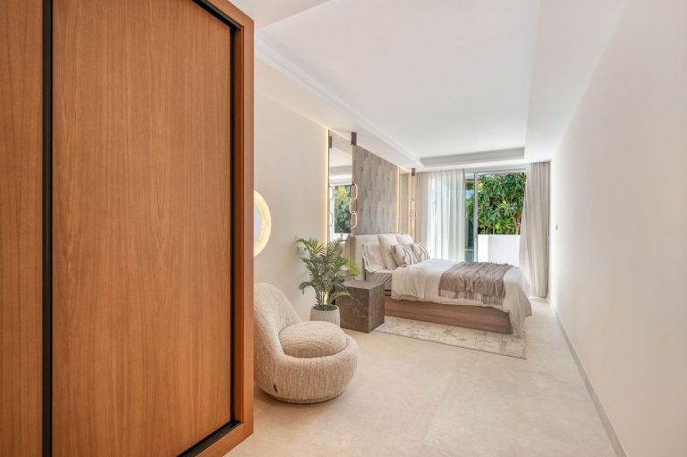 58e16dc65fee1f9278652e7b780f76a0 - 12