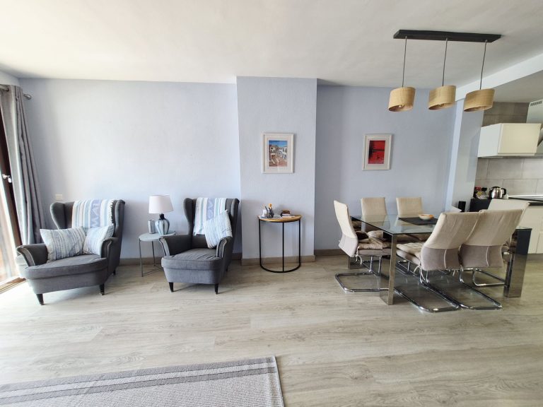 5e6b0a4ce7f19950a3f3af6f82f0f810 - 12