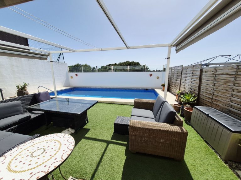 5e6b0a4ce7f19950a3f3af6f82f0f810 - 15