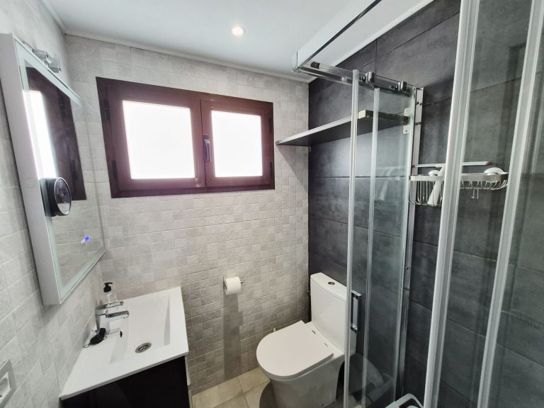 5e6b0a4ce7f19950a3f3af6f82f0f810 - 7