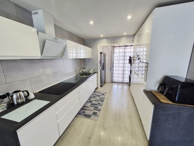 5e6b0a4ce7f19950a3f3af6f82f0f810 - 9