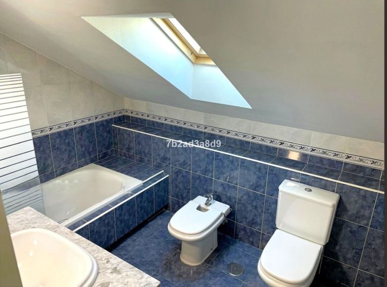 5f65742e9b01719535a60197f7200983 - 12