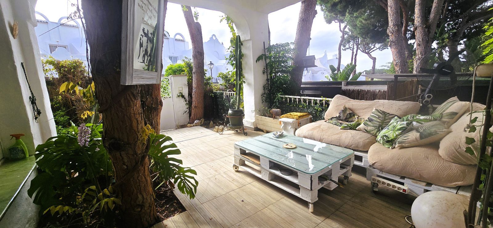 66609a0e44eb9d7fa705f2499adcbc47 - 1