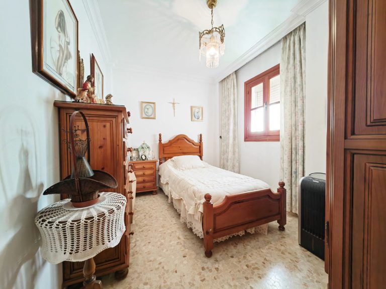 69bd6b231cae341184c25e76c4e5df4c - 14