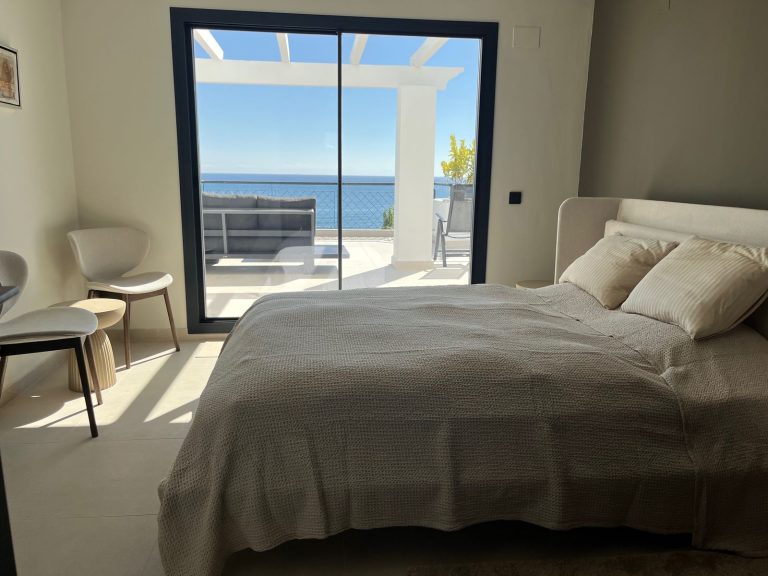 6adb1e2077c3a967cfa60d69aaaf298e - 8