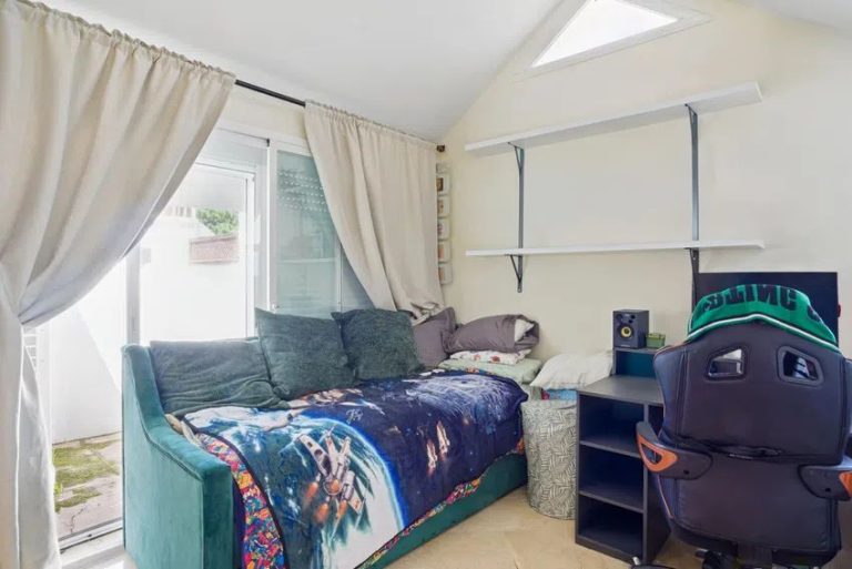 6c9d3fa3fe9af106203a11412fc014e9 - 16