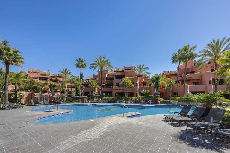 6d217c7a146f1d8219bcfbb81049cefd - 13