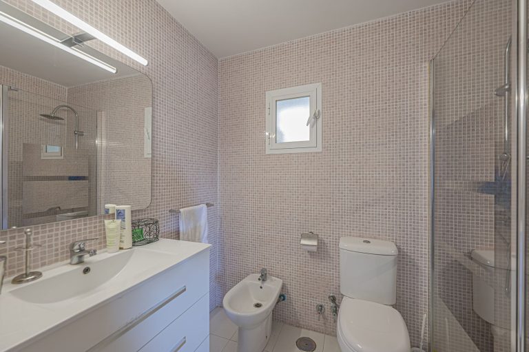 6e94c2bed6b4a256f772739b6d74266e - 10