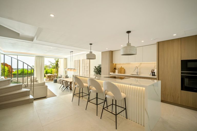 713dea21633b558fbac2afef7ee0b4c9 - 11