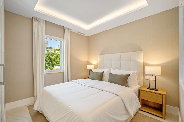 713dea21633b558fbac2afef7ee0b4c9 - 12