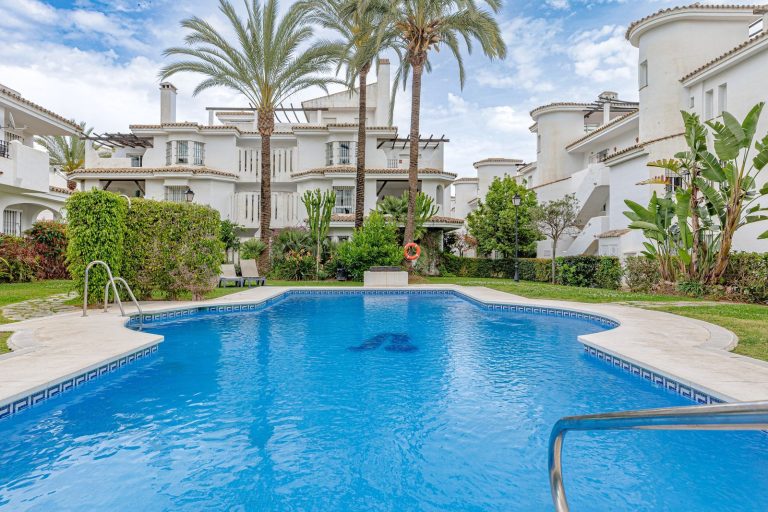 740188061b2391766ea217fa73cb00bb - 1